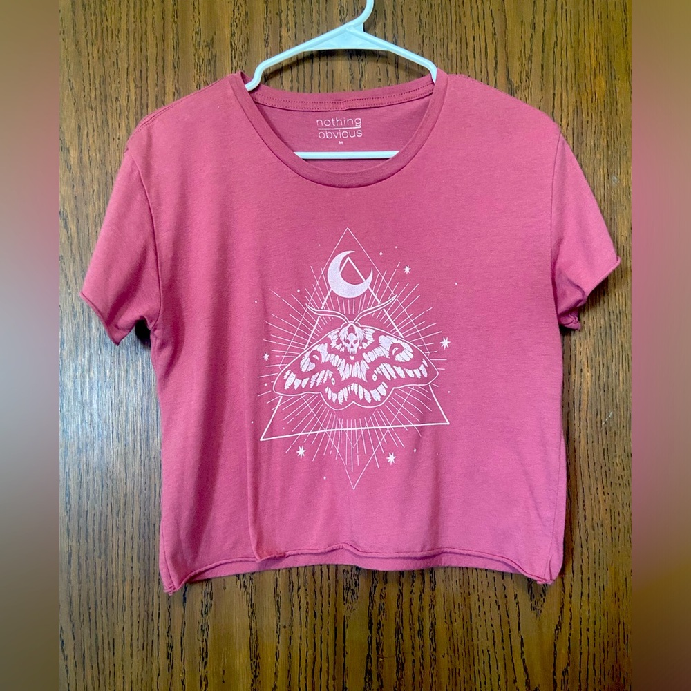 Pink crop shirt with moth print .